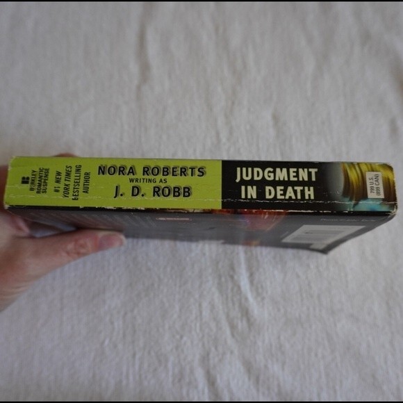 J.D. Robb / Nora Roberts Judgement in Death Romantic Suspense Novel - Picture 2 of 8